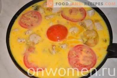 Tortilla con pollo y tomates en el horno