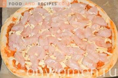 Pica ar vistu un sēnēm rauga mīklā