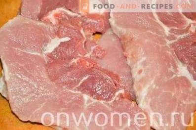 Schweinefleisch auf Kartoffelkissen im Ofen