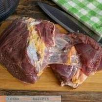 Liellopu gaļa ar baklažāniem dārzeņu mērcē - barojoša un veselīga