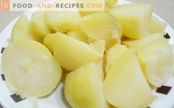 Kā pagatavot kartupeļus mikroviļņu krāsnī ar sieru, gaļu, bekonu, kartupeļiem, vārītu